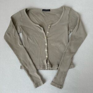 Brady Melville Fitted Long Sleeve Ribbed Button Up Crop Top